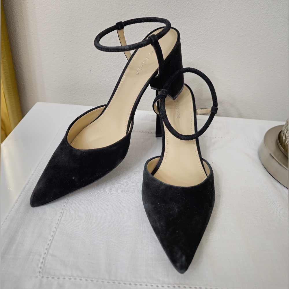 Marc Fisher Suede Black slimback pumps. 8.5 M